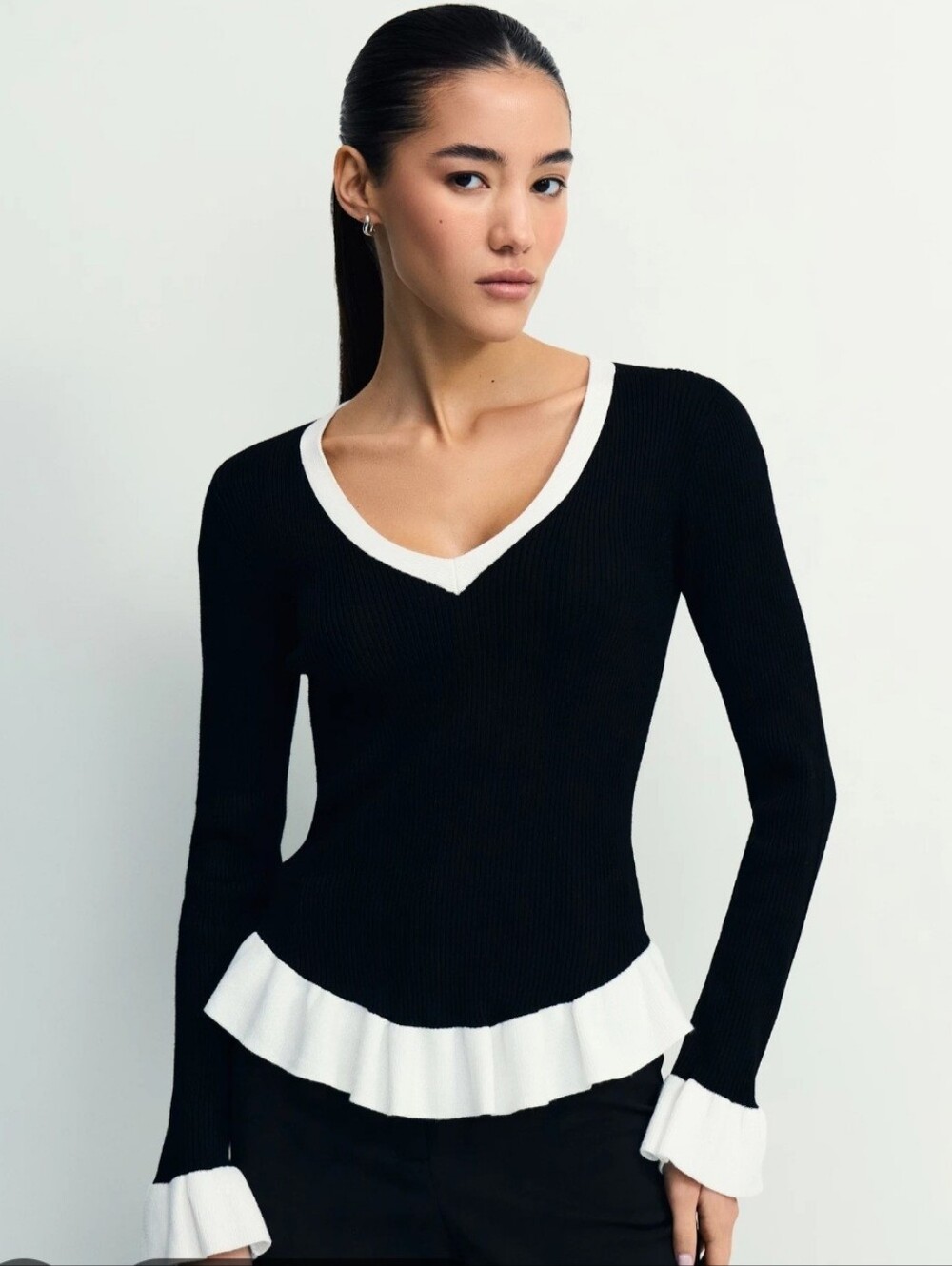 Venus Women's V-Neck Knit White Ruffle Detail Asymmetrical Hem/Cuffs Small
